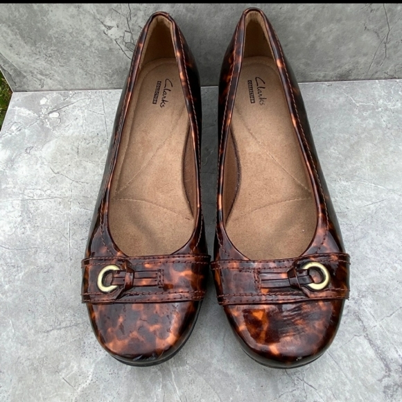 Clark’s Tortise Shell Pattern Ballet Flats - Picture 2 of 5